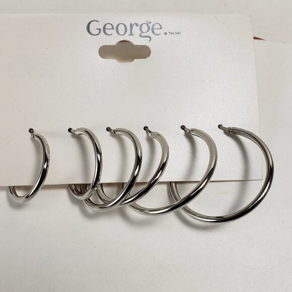 Women's Set of 3 pairs of Polished Silver tone Multiple sizes Hoop Earrings - Picture 4 of 7